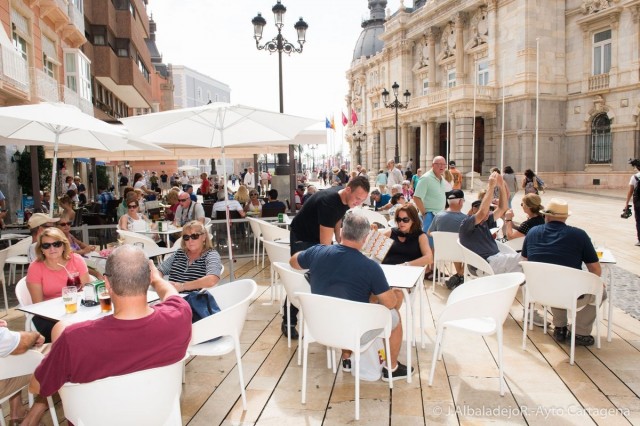 Cartagena abordará con Hostecar la regulación de las cocinas sin humos y la Ordenanza de Terrazas