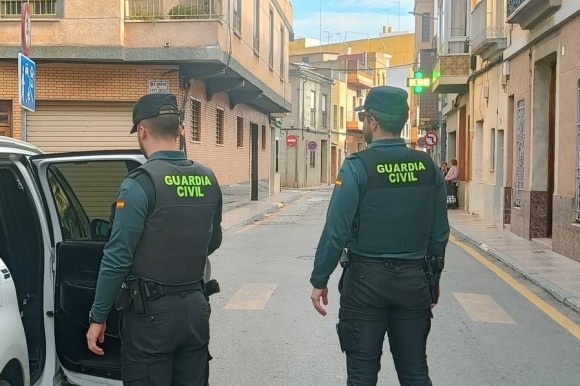 Encausado un teniente coronel y otros 13 investigados por sobrecostes en cuarteles valencianos de la Guardia Civil