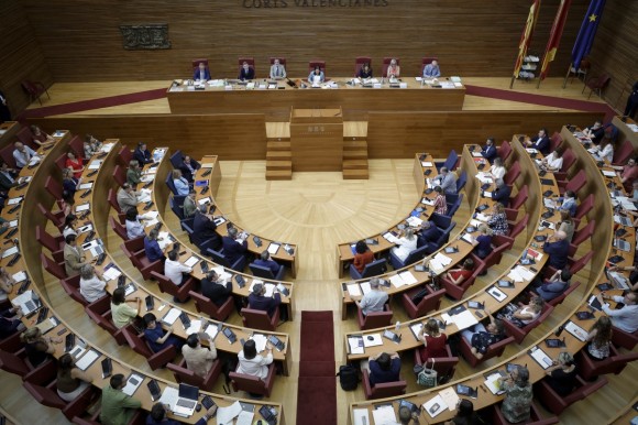 Trabajadores sociales rechazan los criterios de 'prioridad nacional' aprobados por PP y Vox en la Comunitat Valenciana