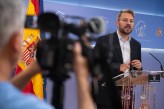 Alberto Ibáñez se marca un gol en propia puerta con Ferran Torres y molesta a Compromís