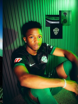 Así es la tercera equipación del Elche CF: negra degradada en verde