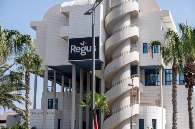 El Puerto de Alicante confirma la gestión de la Casa del Mar a Metromedia ('los Palacio'), pero BWA (Javier Reina) impugnará el acuerdo
