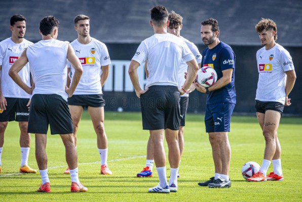 Baraja dirige una nueva doble sesión y espera a Rafa Mir, ya en Paterna
