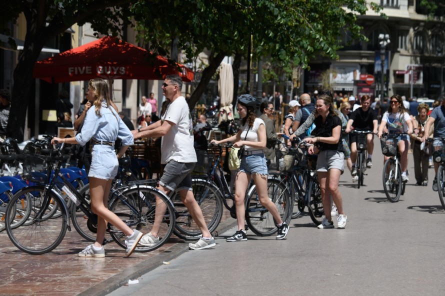¿Cómo es el turista que visita València en verano? Menos previsor y más 'low cost'