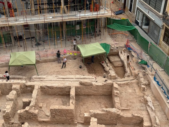 La nueva excavación de los Baños Árabes de Elche afloran el horno, la leñera o una bañera de agua caliente