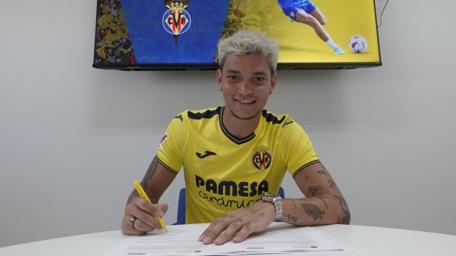 El lateral izquierdo Arnau Solà llega cedido por el Almería para reforzar el Villarreal B