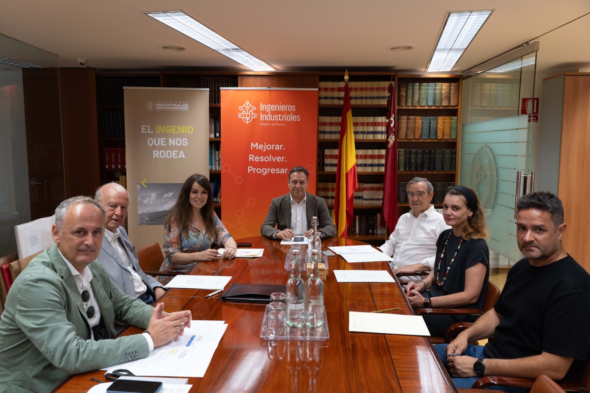 Jurado que elegirá el diseño de la futura sede del COIIRM. - Foto: COIIRM Jurado que elegirá el diseño de la futura sede del COIIRM.