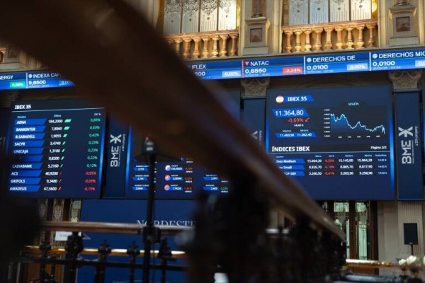 El Ibex sube un 0,4% al mediodía y rebasa los 11.100 enteros a la espera del IPC de Estados Unidos
