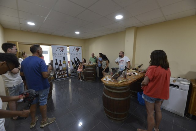 Bodegas Sinarcas propone cinco experiencias para descubrir el territprio este verano a través del vino