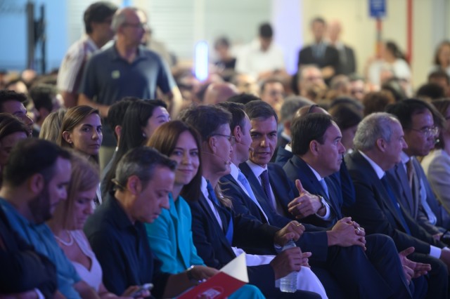 Las fotos no salvan fábricas; la credibilidad, sí