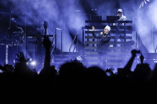 Pet Shop Boys demuestran en el Roig Arena la eternidad y la vigencia de sus 'greatest hits'