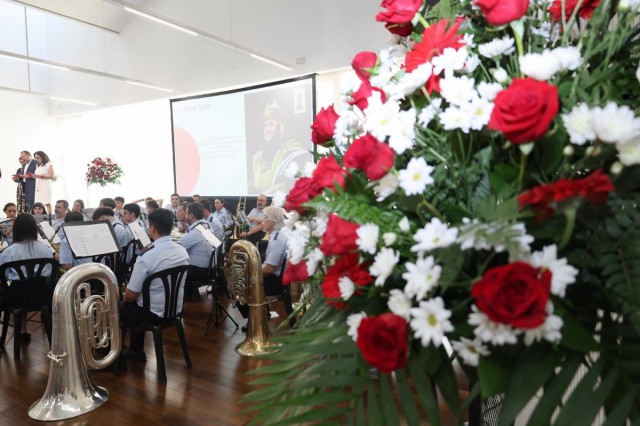 Torrent rinde homenaje a través de la música a 42 festeros y festeras de Moros y Cristianos