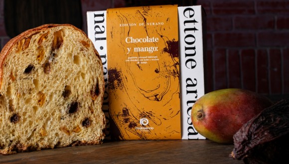 Raúl Asencio lleva el 'panettone' al verano con una edición especial de mango y chocolate con leche