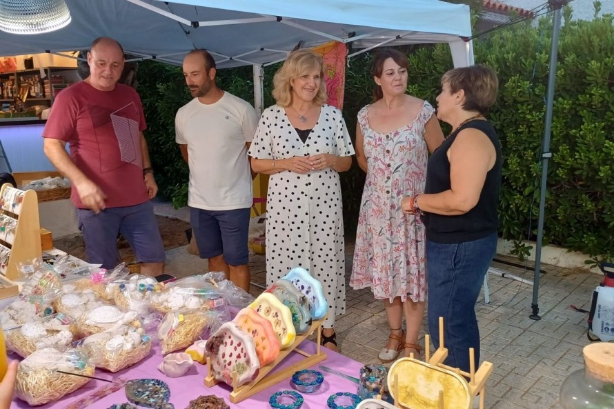 Playa Honda estrena un Sunset Market en su paseo marítimo: atardeceres en el Mar Menor con artesanía, gastronomía y actividades 