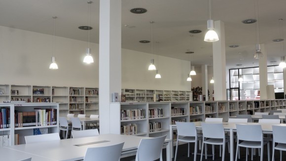 Compromís València denuncia el cierre masivo de bibliotecas en verano
