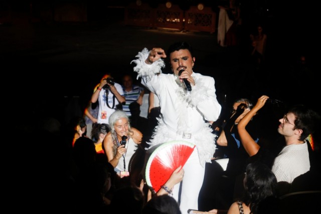 Y con Rodrigo Cuevas llegó la locura total a La Mar de Músicas de Cartagena: así fue en imágenes