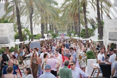 Requena Ciudad Española del Vino 2026 conquista Valencia con su gran fiesta del verano