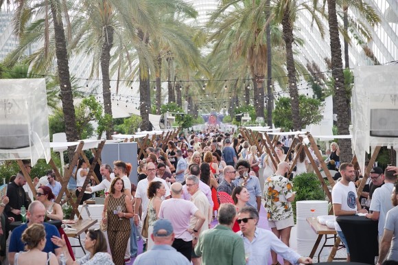 Requena Ciudad Española del Vino 2026 conquista Valencia con su gran fiesta del verano