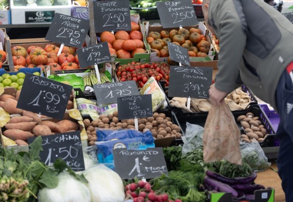 Las expectativas de inflación de consumidores cayeron en junio, previo a nuevas tensiones en Irán, según BCE