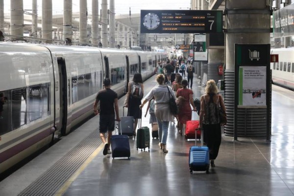 El número de pasajeros en alta velocidad se dispara en mayo un 20,4% y en la media distancia un 24,2%