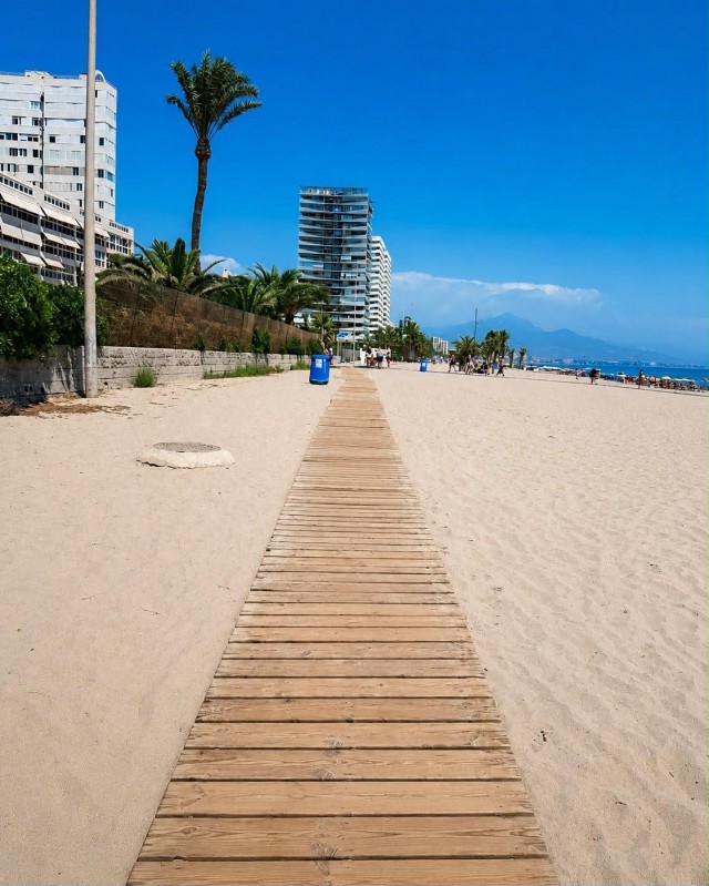 Los vecinos reclaman la recuperación de la pasarela estival que conecta las urbanizaciones con el Paseo de Niza de Alicante