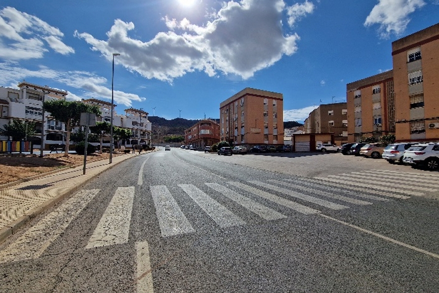 Señalización luminosa paso peatones sin accesibilidad .
