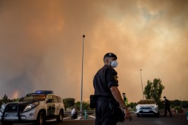 El incendio de la Sierra de Madrid avanza sin control y obliga a evacuar a 25.000 personas
