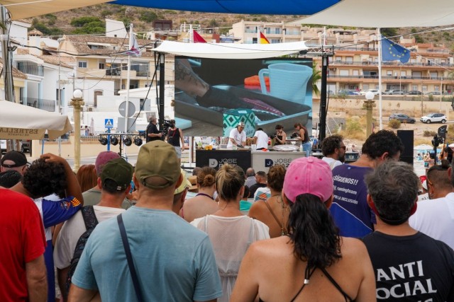 Sabor y tradición en La Azohía: la primera Feria de la Almadraba acerca a vecinos y visitantes un arte de pesca milenario