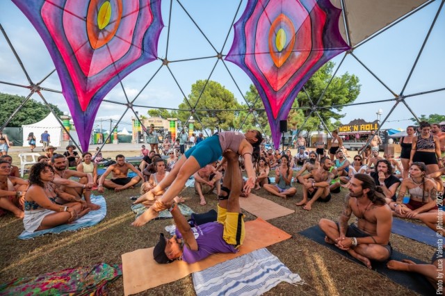 El Rototom promueve el autocuidado con yoga, gastronomía inclusiva, moda ética y agroecología
