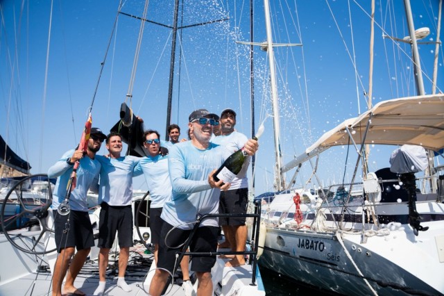 Un viento de 18 nudos brinda una espectacular Vuelta a Tabarca con el Ebury como vencedor