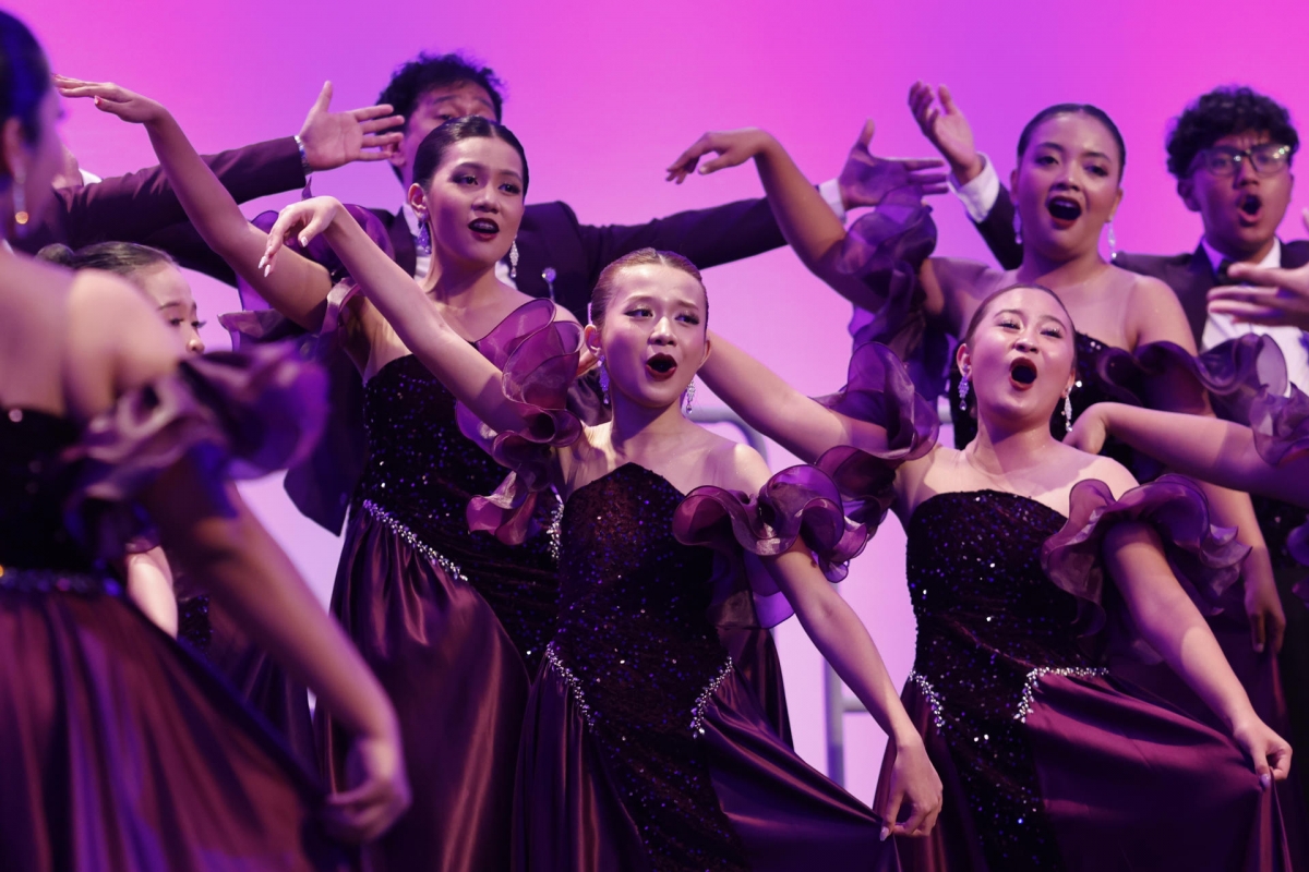  Integantes del coro ´Administratio Choir de Malang´, de Indonesia, durante su actuación.