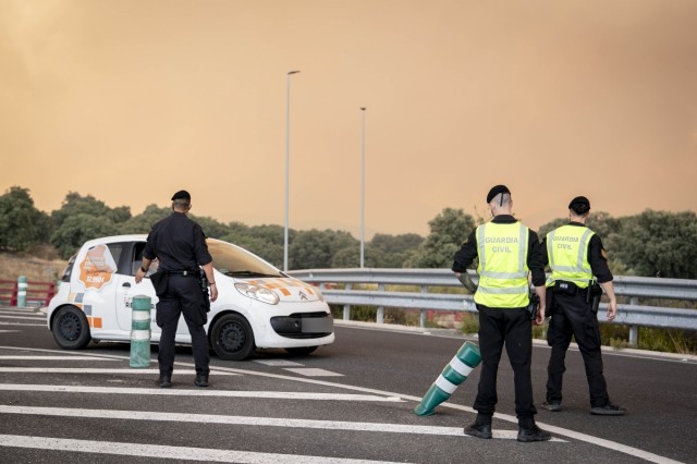 Hasta 33 carreteras afectadas por los incendios, dos de ellas en Castellón