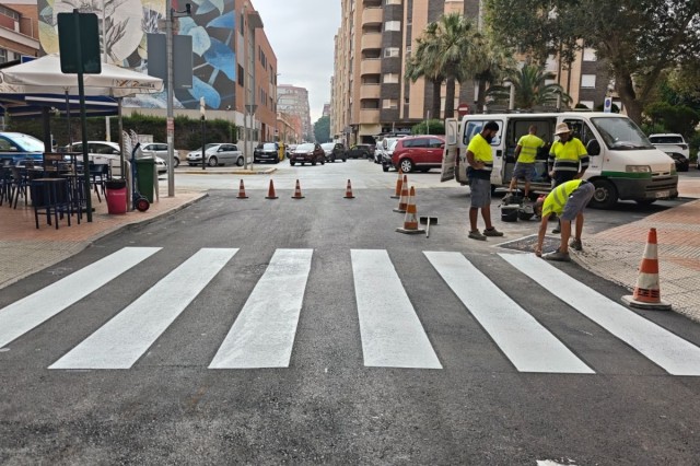 El Ayuntamiento de Cartagena mejora el firme de la calle Carlos III y refuerza la seguridad vial en una de las principales arterias de la ciudad