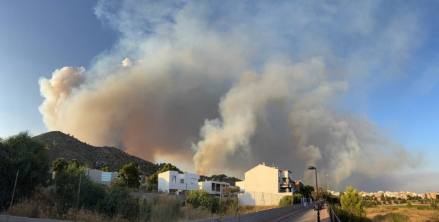 Permanecer en interiores y reducir la actividad física, recomendaciones ante el incendio