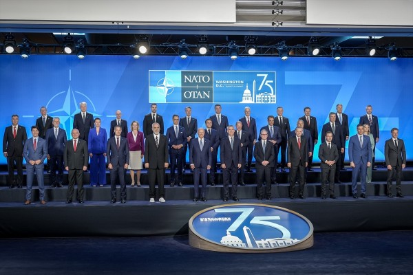 Los líderes de la OTAN acuerdan aportar 40.000 millones de euros para Ucrania en 2025