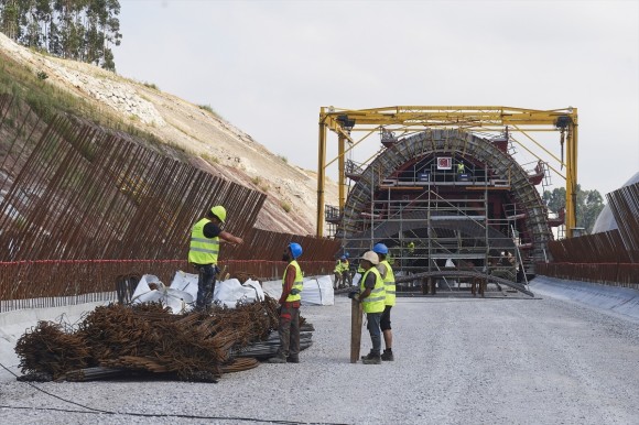 La licitación pública sube un 14,2% en el primer semestre, hasta los 17.953 millones de euros