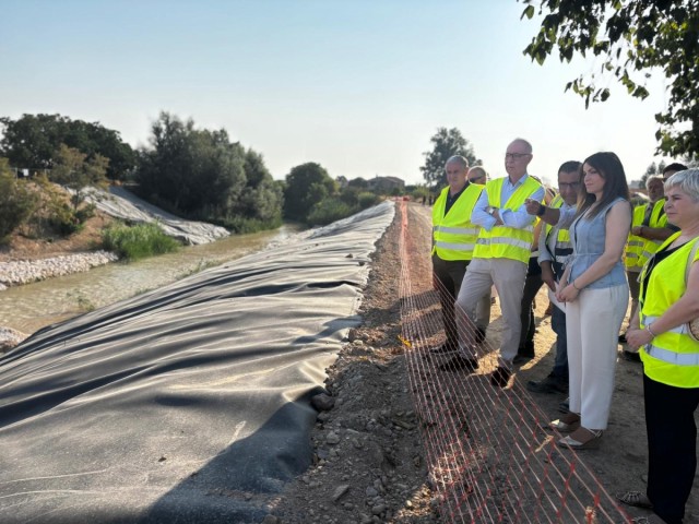 Las aguas del río Segura ya circulan por el nuevo meandro de El Vivillo