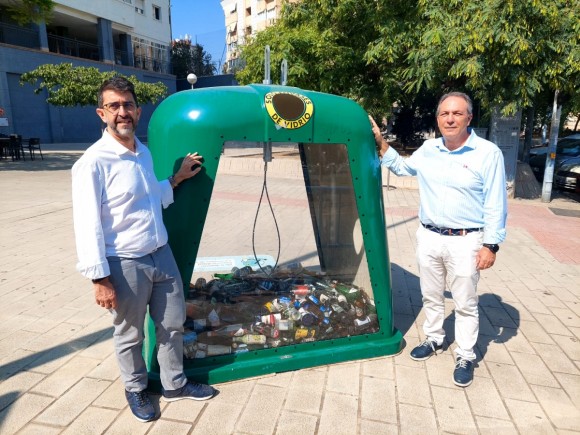 Llega a Alicante el primer contenedor transparente de la Comunidad Valenciana para el reciclaje de vidrio 