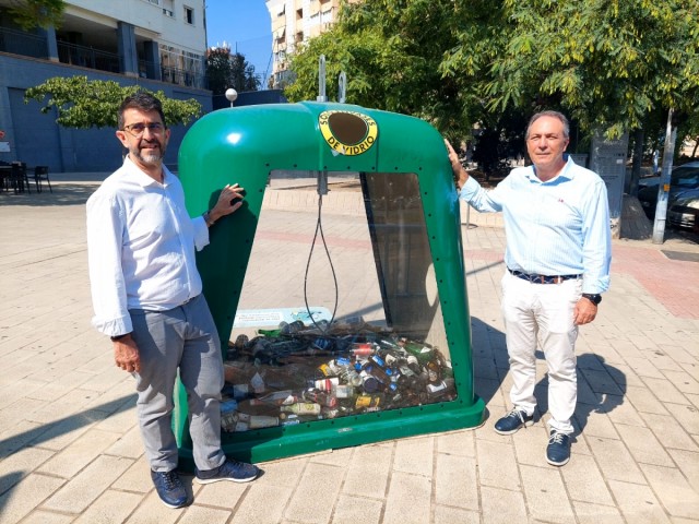 Llega a Alicante el primer contenedor transparente de la Comunidad Valenciana para el reciclaje de vidrio 