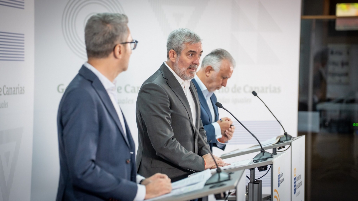 Arcadi España, Fernando Clavijo y Ángel Víctor Torres, tras la reunión.