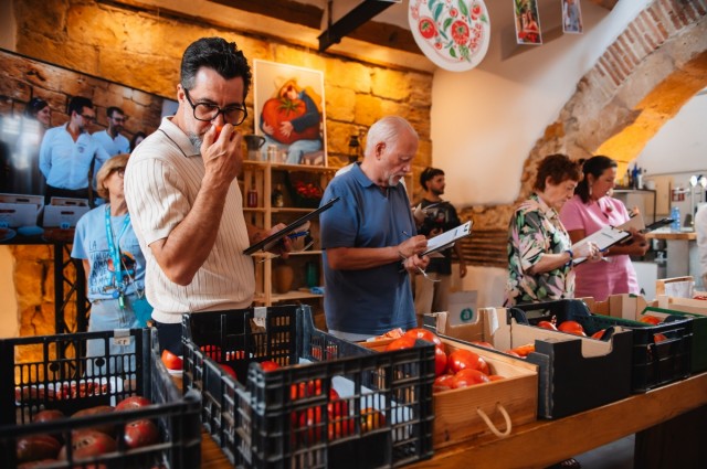 Un tomate de secano de la variedad rosa de Altea, elegido mejor tomate de la Comunidad Valenciana en el concurso de La Millor Tomaca de La Marina