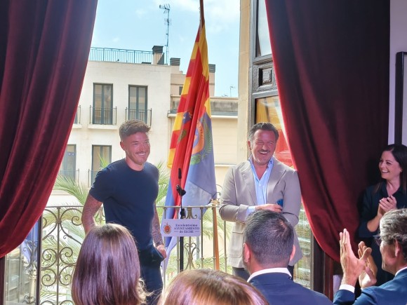 Josan debuta en Elche como pregonero de 2026: lo primero que ha hecho, hablar con Nino