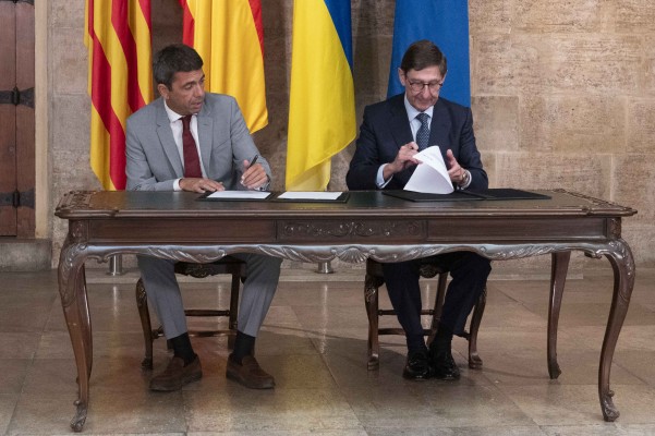 MicroBank y el Consell habilitan una línea de financiación a emprendedores por 10 millones