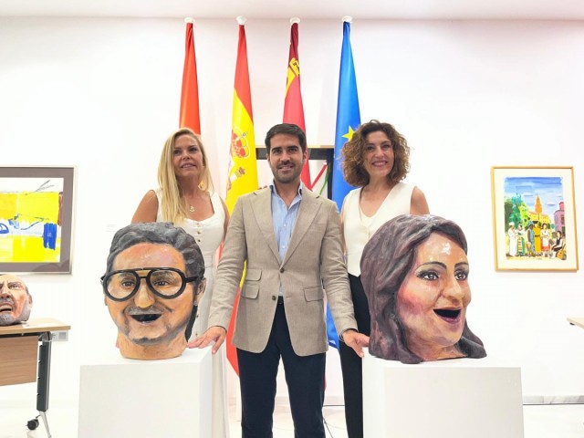 Los actores murcianos Carlos Santos y Pepa Aniorte se suman a la familia de los cabezudos para la Feria de Murcia