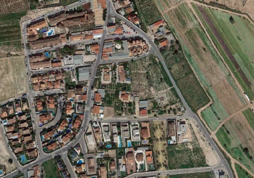Elche se desarrolla por las pedanías con la colmatación de un sector de Valverde: 28 viviendas y gran zona verde