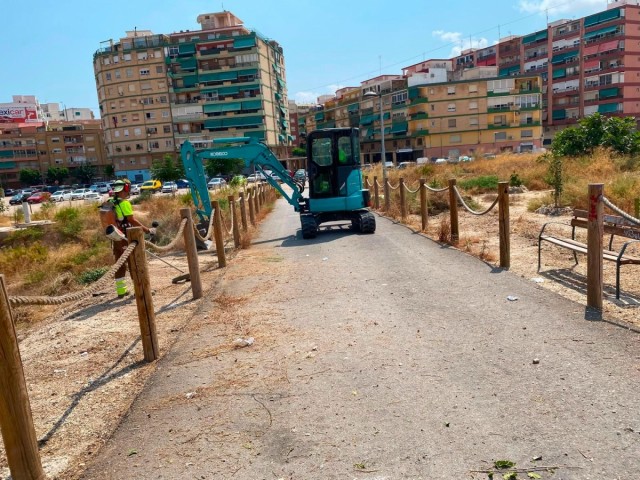 Los trabajos de limpieza del entorno del Parque Central de Alicante ya están en marcha