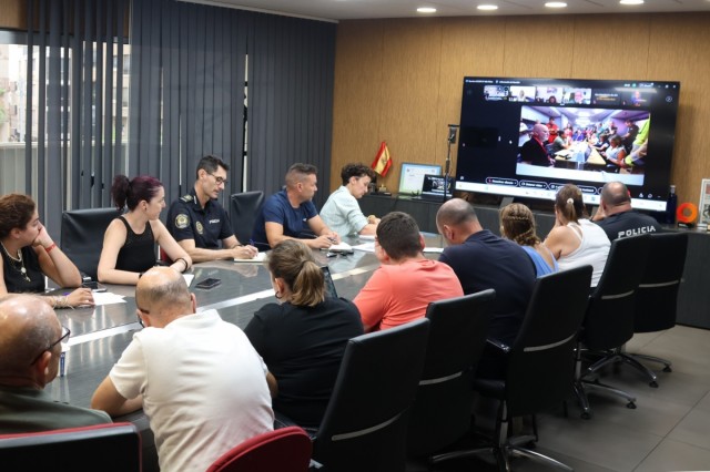 Emergencias mantiene el confinamiento preventivo de Onda por el incendio hasta este martes a las 23:59