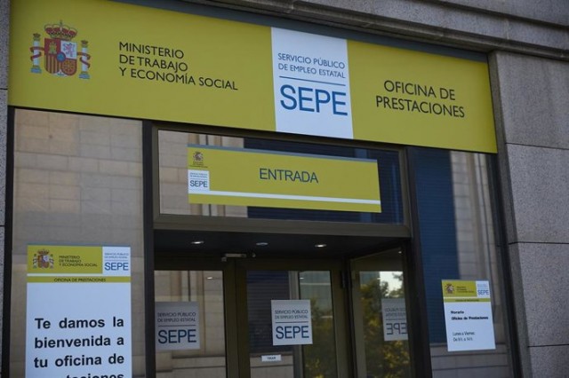 El paro baja en 213.300 personas en el segundo trimestre, y la ocupación sube a máximos históricos