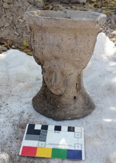 Hallan una necrópolis ibérica en Alicante con numerosas armas y un pebetero de la diosa Tanit