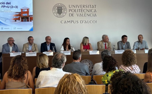 Alcoy pone en marcha un proyecto piloto para completar en cinco años un ciclo superior de FP y un grado universitario